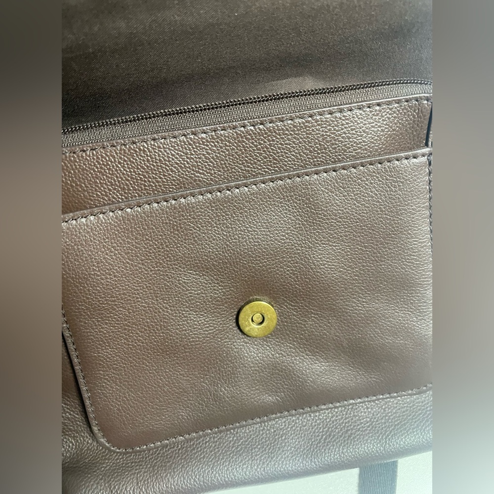 Fossil Brown Croc-Embossed Leather Crossbody Bag - Picture 9 of 13